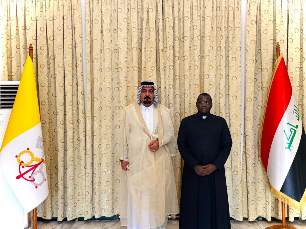 رئيس مركز ملتقى الثقافات للحوار يزور سفارة دولة الفاتيكان