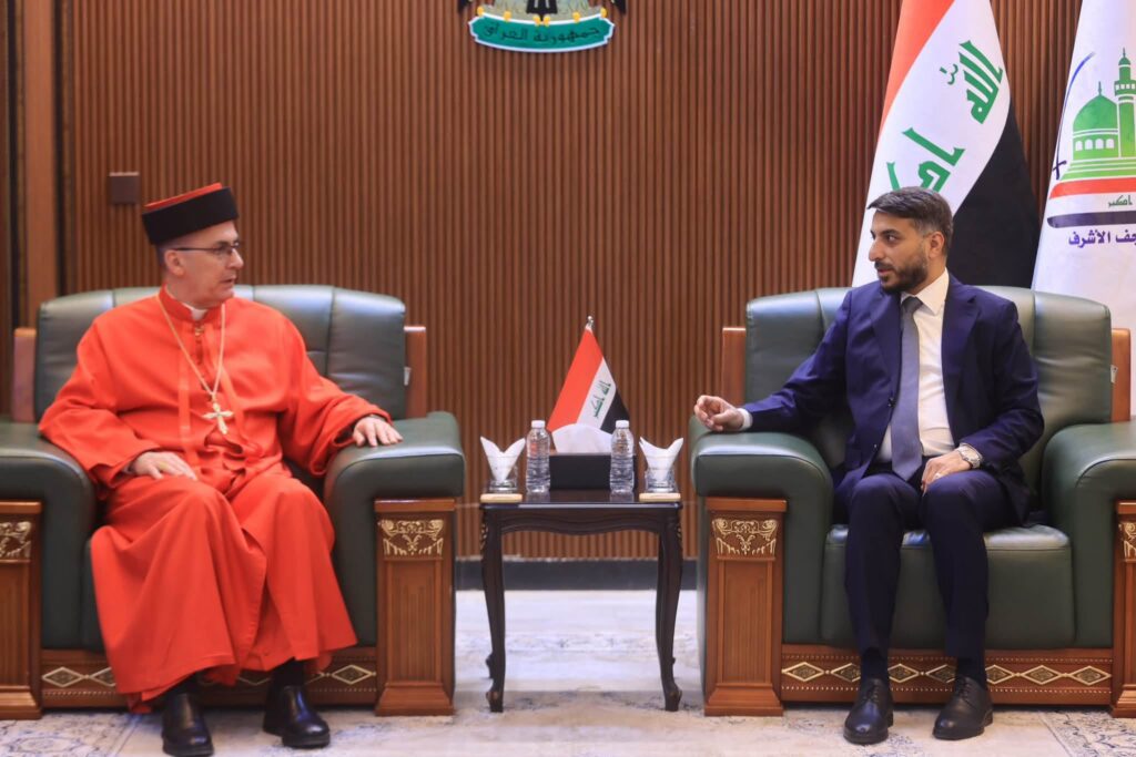 مركز ملتقى الثقافات للحوار ينسق لقاءً بين بطريرك الكنيسة الكلدانية ومحافظ النجف الأشرف